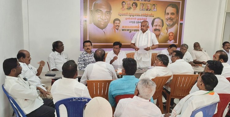 கிருஷ்ணகிரி கிழக்கு மாவட்ட காங்கிரஸ் கட்சியின் மாவட்ட நிர்வாகிகளின் அவசர ஆலோசனைக் கூட்டம்.!