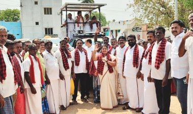 காங்கிரஸ் வேட்பாளருக்கு கிராம மக்கள் பட்டாசு வெடித்தும் ஆரத்தி எடுத்து சிறப்பான வரவேற்பு கொடுத்தனர்.!