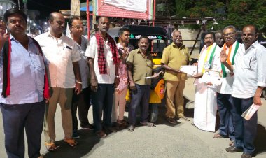 காங்கிரஸ் வேட்பாளர் டாக்டர் செல்லகுமாருக்கு கை சின்னத்தில் வாக்களிக்க காங்கிரஸ் கட்சி துரை தீவிர வாக்கு சேகரிப்பில் ஈடுபட்டார்."