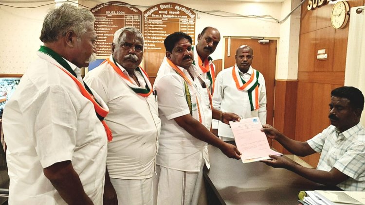 கிருஷ்ணகிரி சட்ட மன்றத் தொகுதியில் காங்கிரஸ் கட்சியை சேர்ந்த எல், சுப்பிரமணியன் சுயேட்சை வேட்பாளராக மனு தாக்கல் செய்தார்.!