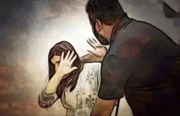 H I V நோயால் பாதிக்கப்பட்ட பெண் ஊழியர் பாலியல் பலாத்காரம் ; பிறப்புறுப்பில் இரும்பு கம்பியை விட்டு தாக்கிய கொடூரன். !